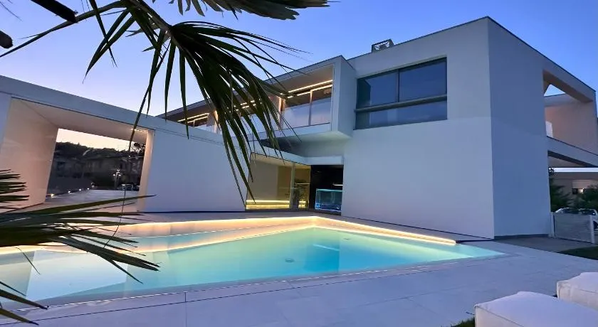 Bilor Luxury Holidays - Image 1