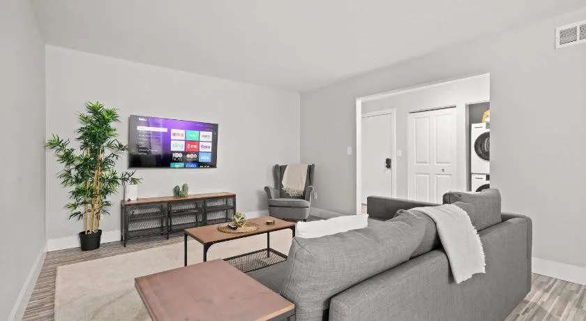 Spacious & Stylish Stay in Rochester Prime Spot - Image 1