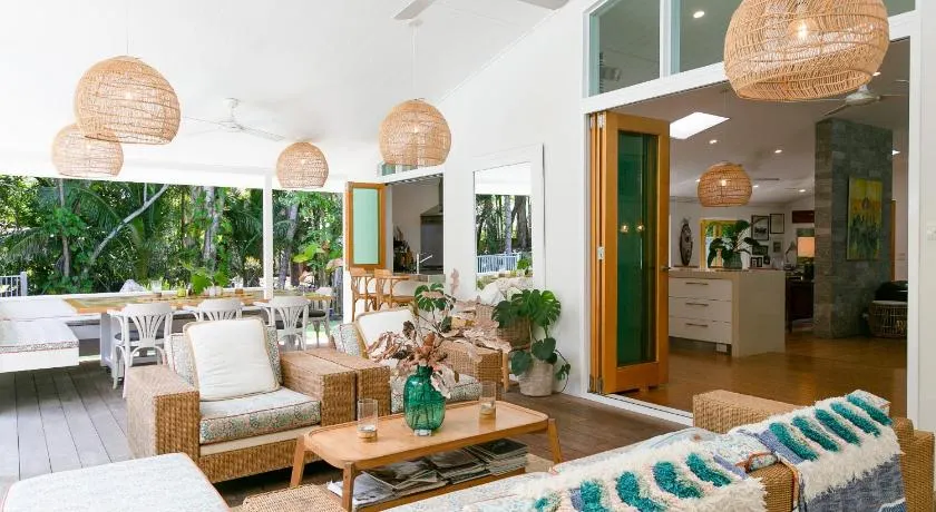 Ananas Pete's Beach House | entspannter Luxus - Image 1