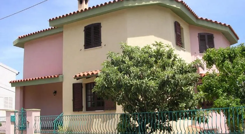 Orosei-Sardegna-Appartamento 5 posti letto con giardino - Image 1