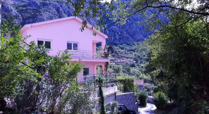 EcoHouse Risan Studio - Image 1