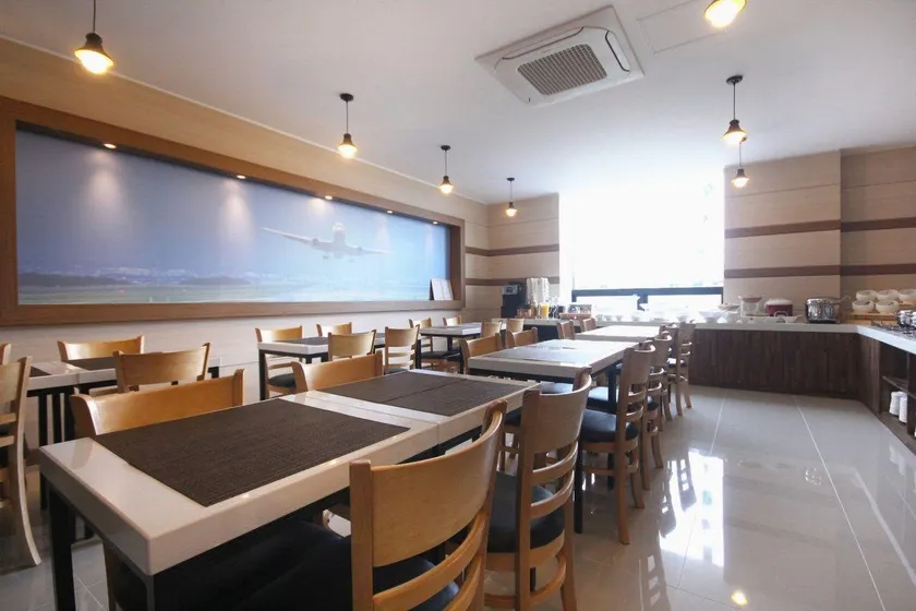 Hotel Airport - Image 1