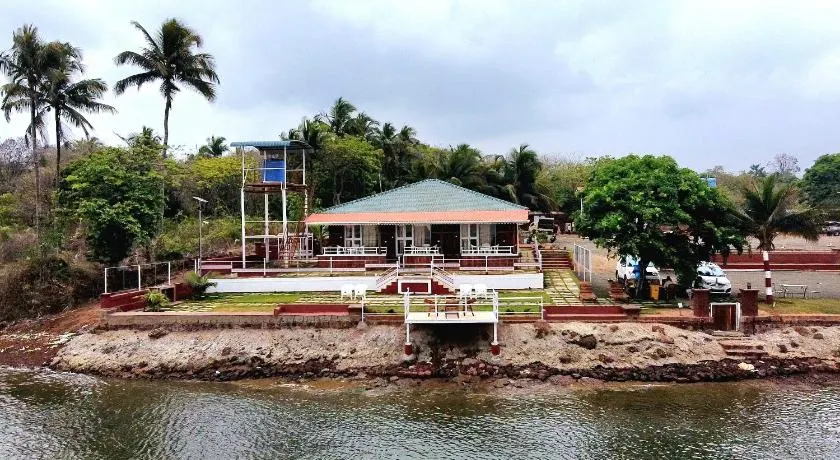 Mai's Beach Resort - Image 1