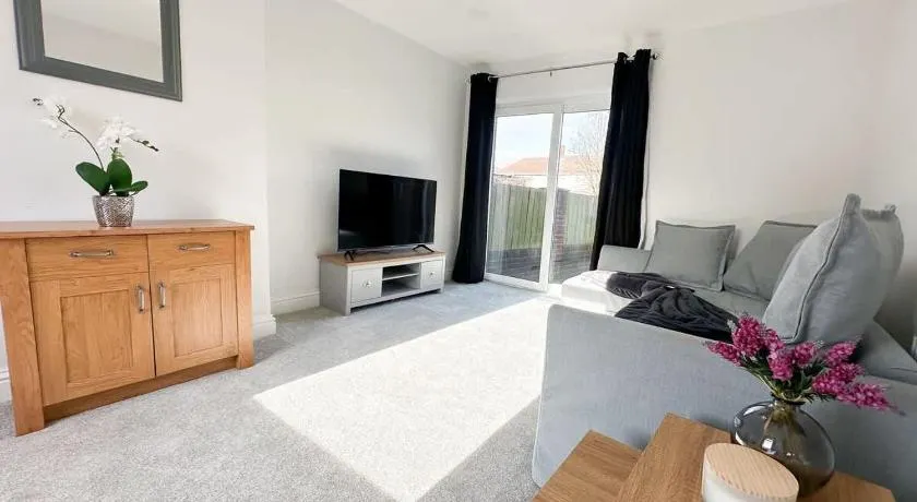 York House by Blue Skies Stays - Image 1