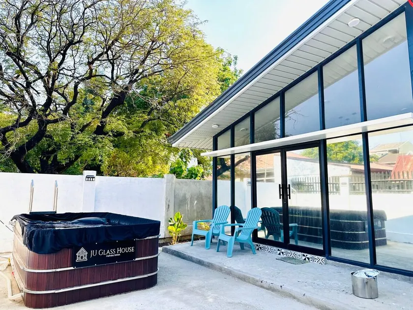 JU Glass House (few minutes drive to Camaya Coast) - Image 1