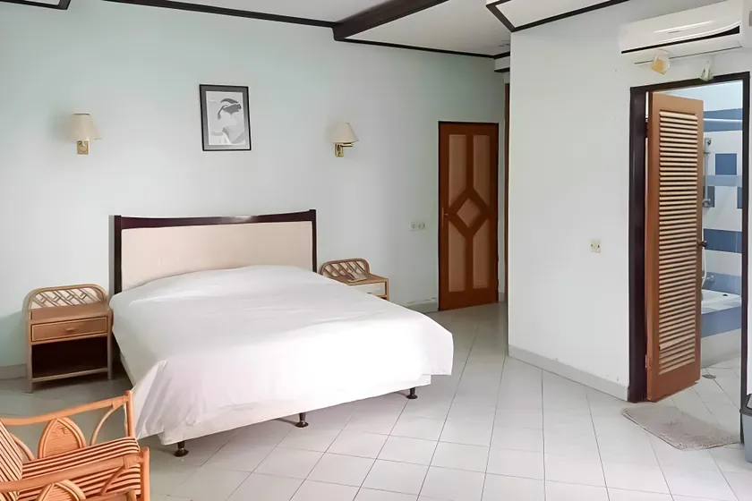 RedDoorz Plus near Tugu Mercusuar Anyer - Image 1