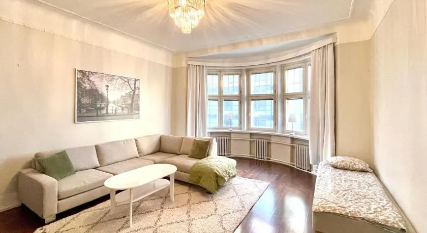 Elegant Jugend city retreat 79m2 - Image 1
