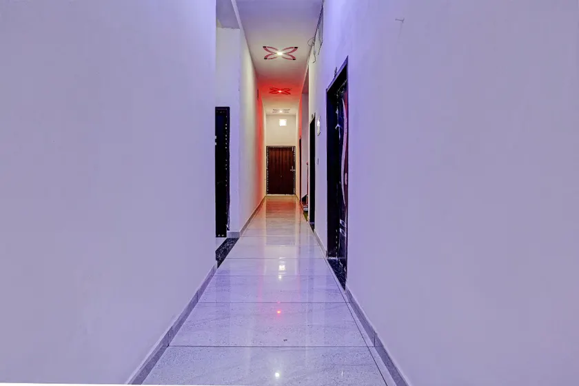 Hotel Royal Palace - Image 1