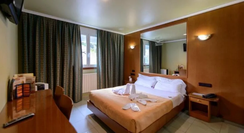 Motel Cancun Barbadas-Ourense - Image 1