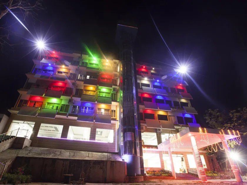 Hotel Night Heaven - Image 1