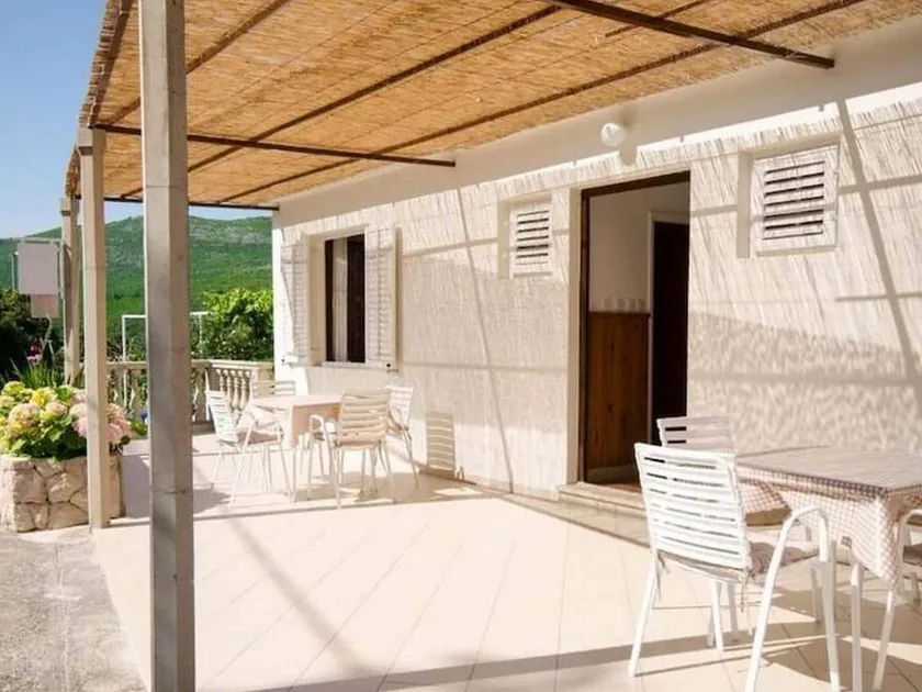 Guest House Rooms Rose- Chambre Double Confort avec Balcon et Vue sur la Mer - Image 1