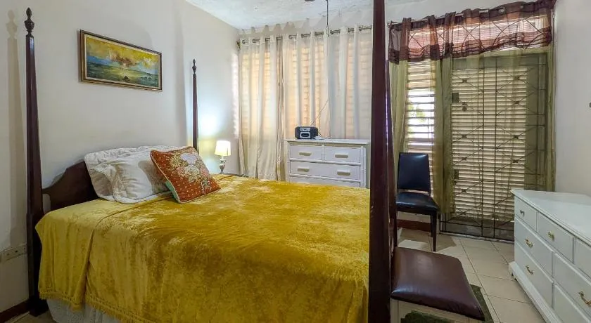 Wellington Manor Townhouse 6 - Image 1