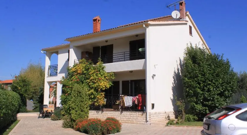 Apartments with parking space Valbandon, Fazana - 7304 - Image 1