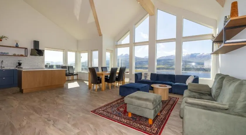 LL Properties - Villa With a Hot tub & Scenic View - Image 1