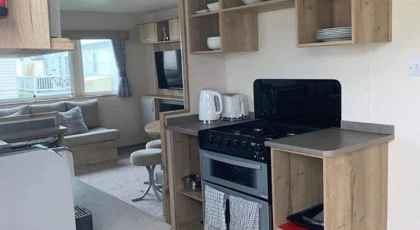 Whitstable, DP42, 2 bed park home, Alberta Holiday Park - Image 1