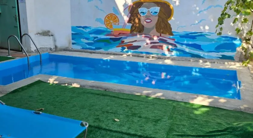 Traveler Hostel 2 - Image 1