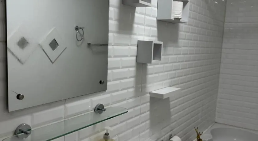 Double bed room like a hotel room with share toilet - Image 1