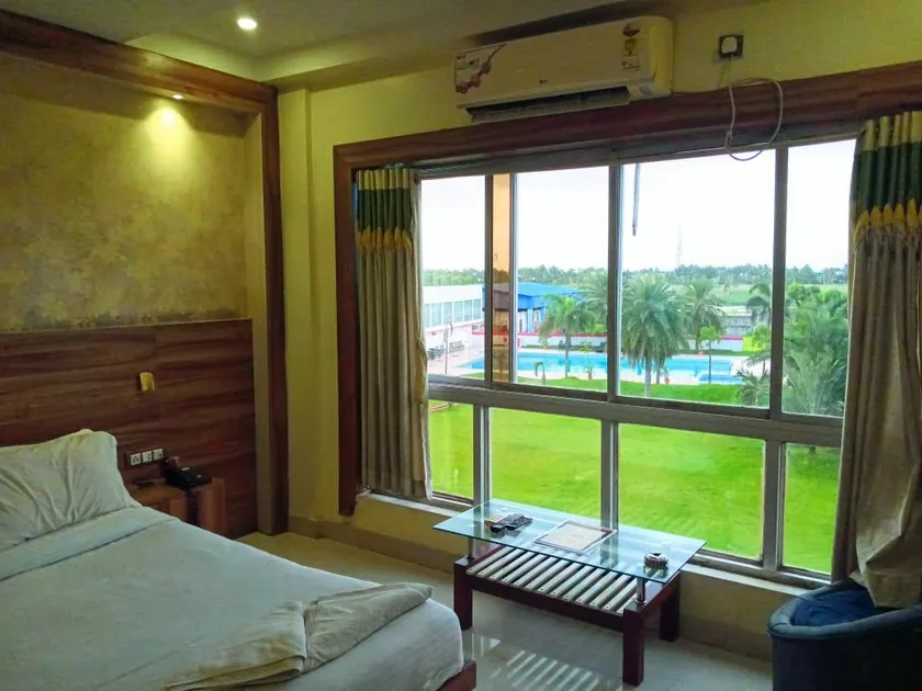hotel girish - Image 1