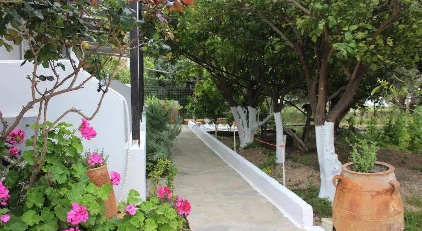 Aaron Apartments - Image 1