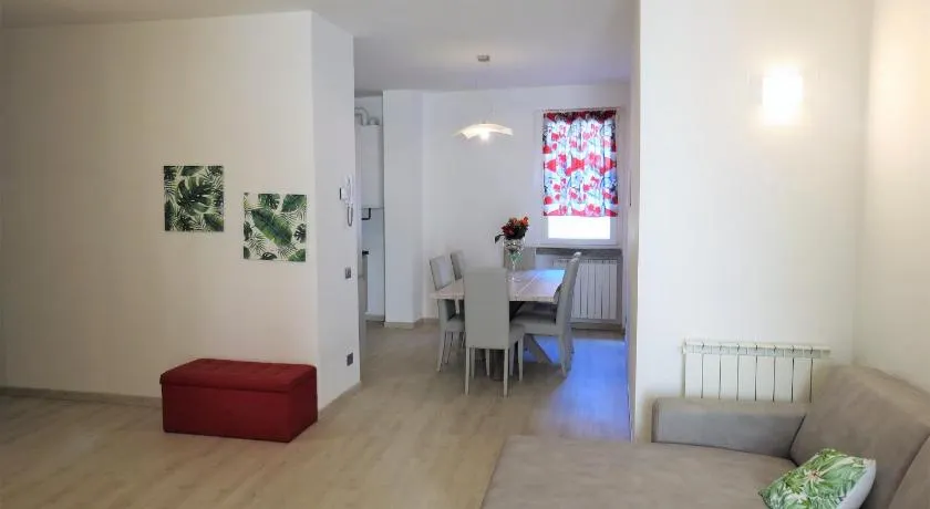 Apartamento nuevo en el centro histórico con garaje privado. - Image 1