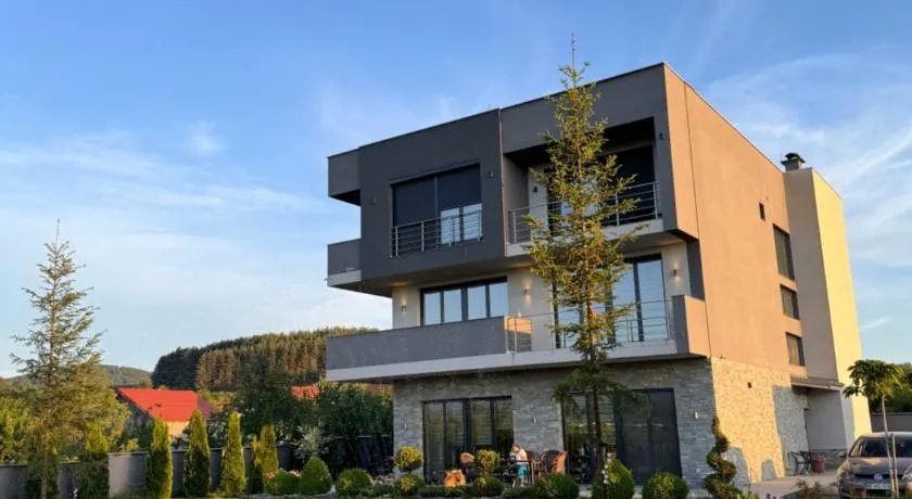 Papa Apartments - Image 1