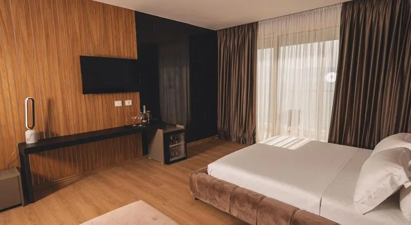 Grand Mirage - Image 1