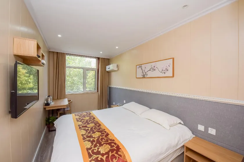 Zhongyuan Hotel - Image 1