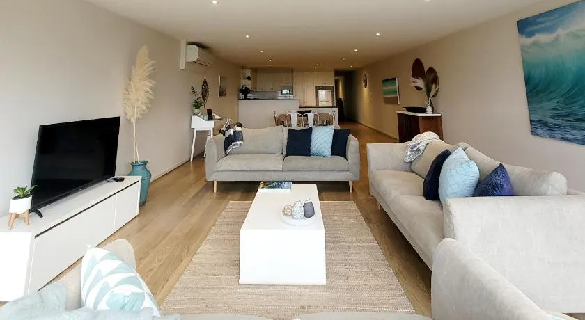 Waters Edge Apartment - Image 1