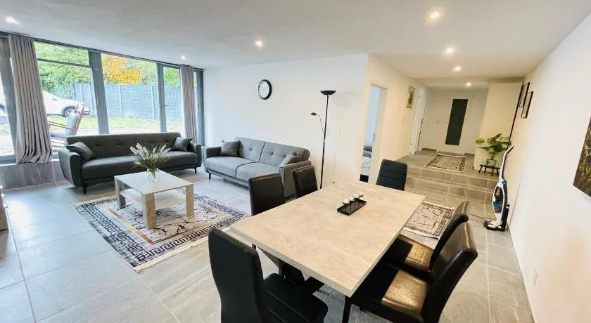 Kami Haus - Image 1