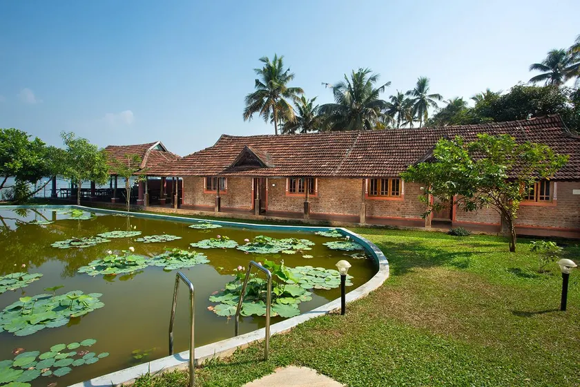 Akanta Cherai Beach Resort - Image 1