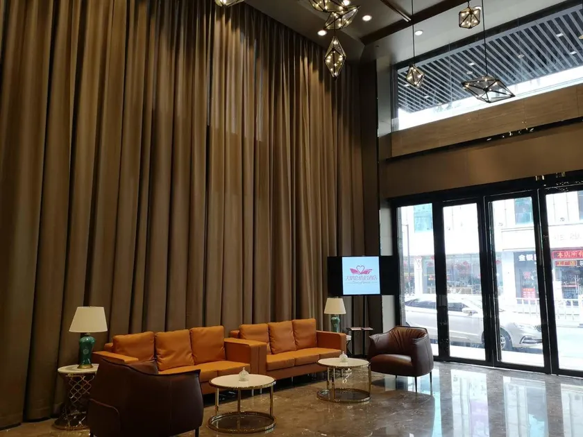 Swan of Love Dongguan Hotel - Image 1