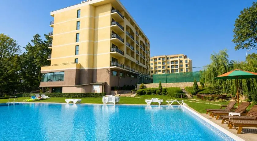 Studios in Sveta Elena complex with mineral pool - Image 1