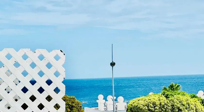 Canaryislandshost l Mar - Image 1