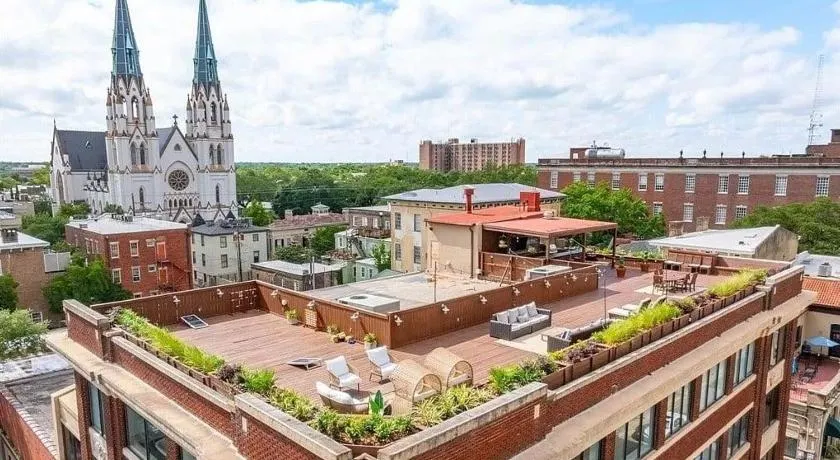 Sky Suite at 300 Drayton - Image 1