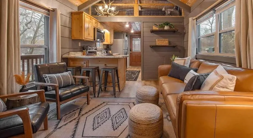 Gabriele Cabin Rustic Retreat Near Downtown - Image 1
