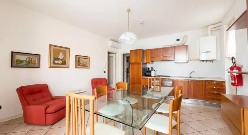Central Duplex in Iseo - 2 Bedrooms - Private Parking & WiFi - Image 1