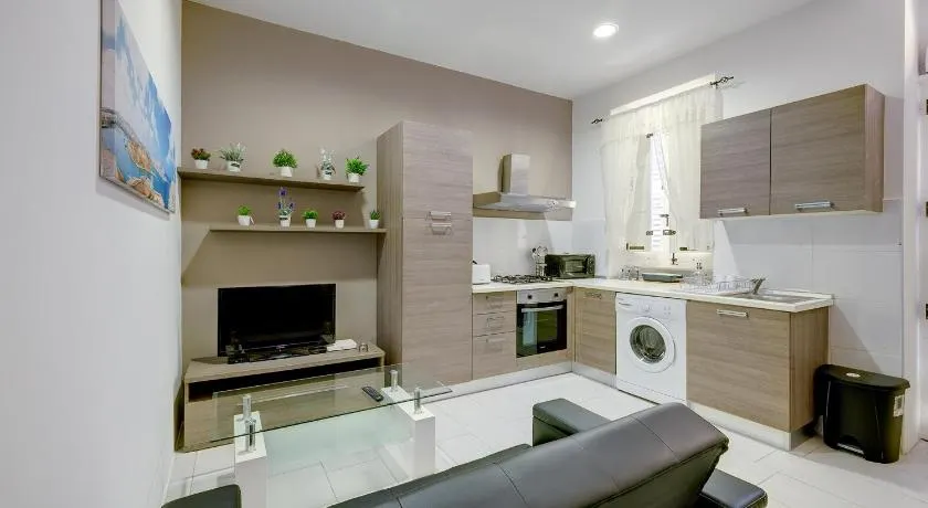 Modern 1BR Maisonette steps from the Promenade - Image 1