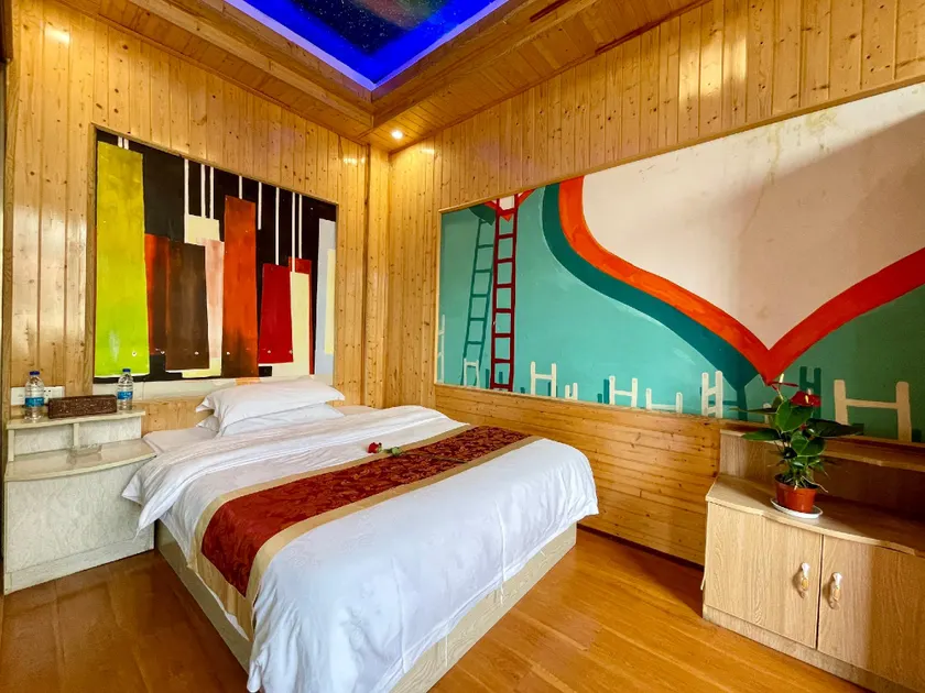 Xing Ren Yi Xi Theme Hotel - Image 1