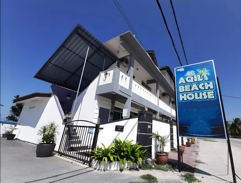 AQIL BEACH INN - Image 1