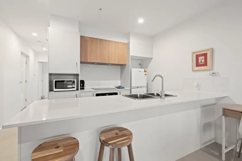 Stylish 2-Bed Townhouse with Balcony - Image 1