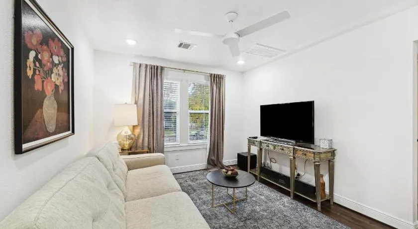 Quiet Private 1BR Apartment 10 mins to Med Center - Image 1