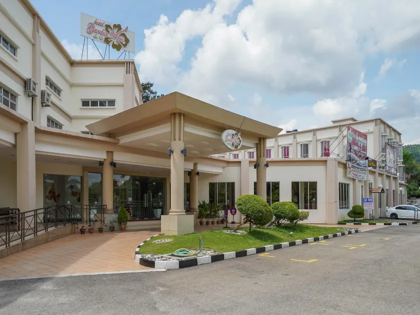Garden View Hotel - Image 1