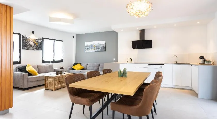 Villa de 4 dormitorios, moderna y nueva, con aire acondicionado, cerca del mar y playa - Casa Maravilla - Image 1