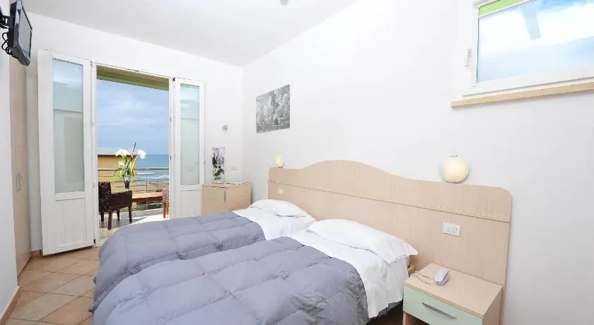 Hotel Aurora - Image 1