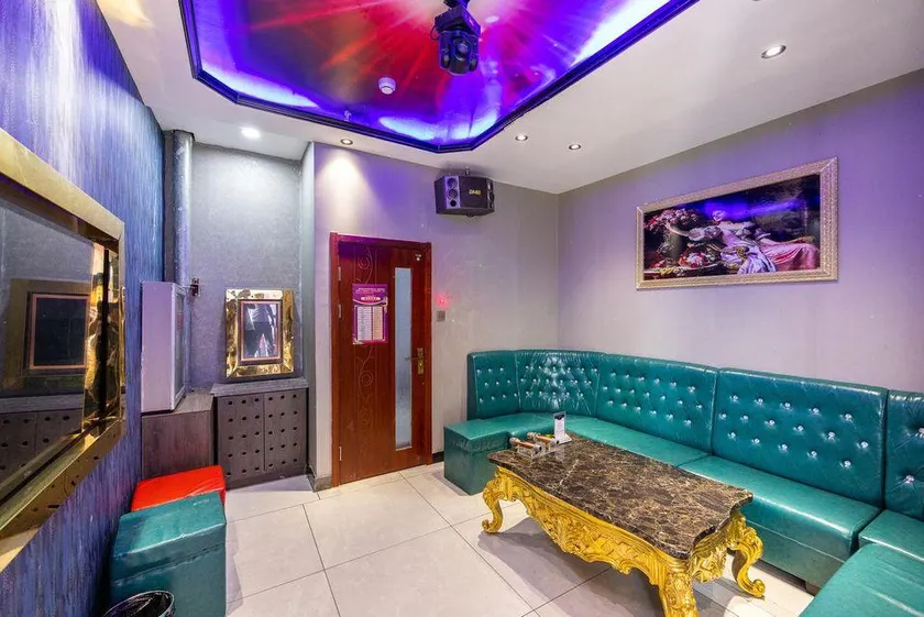 Meet Yue Hotel - Image 1