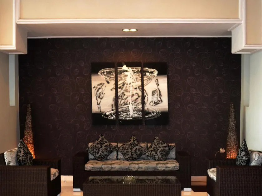 Crown Hotel - Image 1