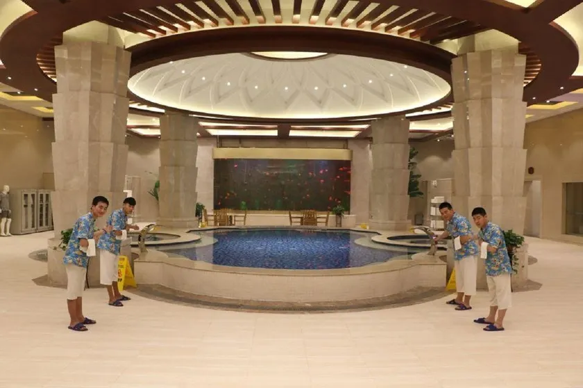 Wanhua Hotel - Image 1