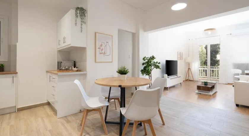 City Chic Apartment with Park View - Image 1