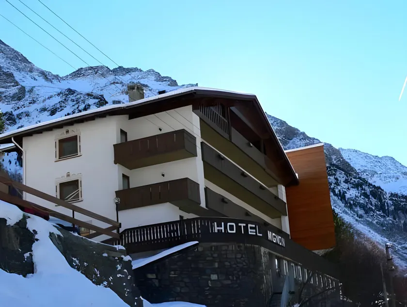 Hotel Mignon - Image 1