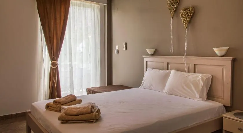 Maltezos Rooms - Image 1